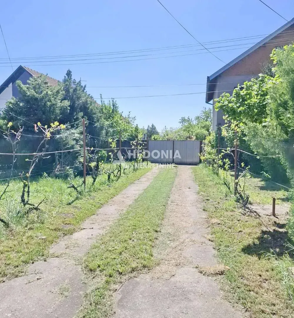 Prodaja, kuća, 176m², Centar, Inđija