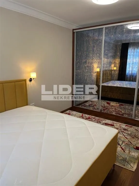 Izdavanje, trosoban stan, 75m², Čubura, Beograd