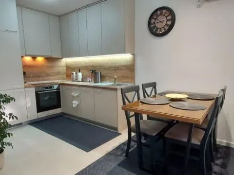 Izdavanje, jednosoban stan, 40m², Tivat, Crna Gora - image 5