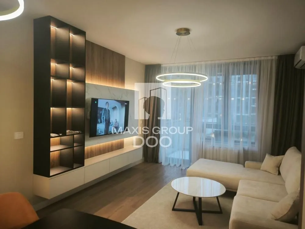 Izdavanje, trosoban stan, 72m², Savski Venac, Beograd