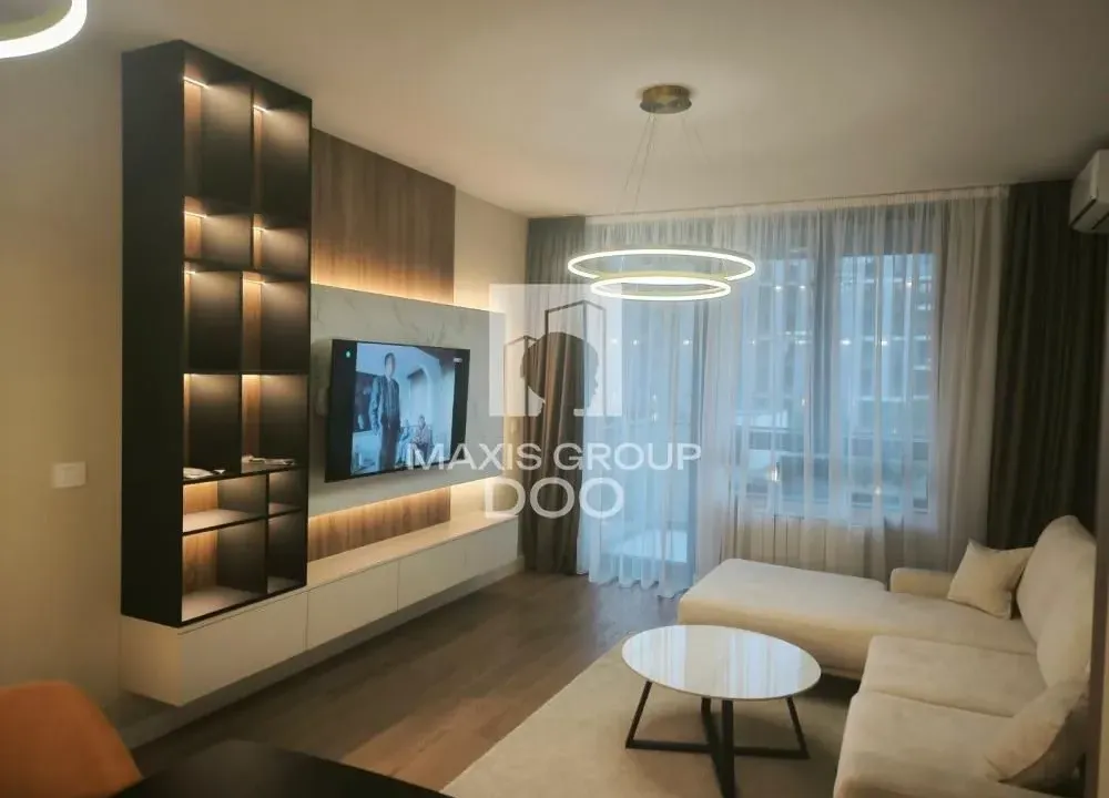 Izdavanje, trosoban stan, 72m², Savski Venac, Beograd