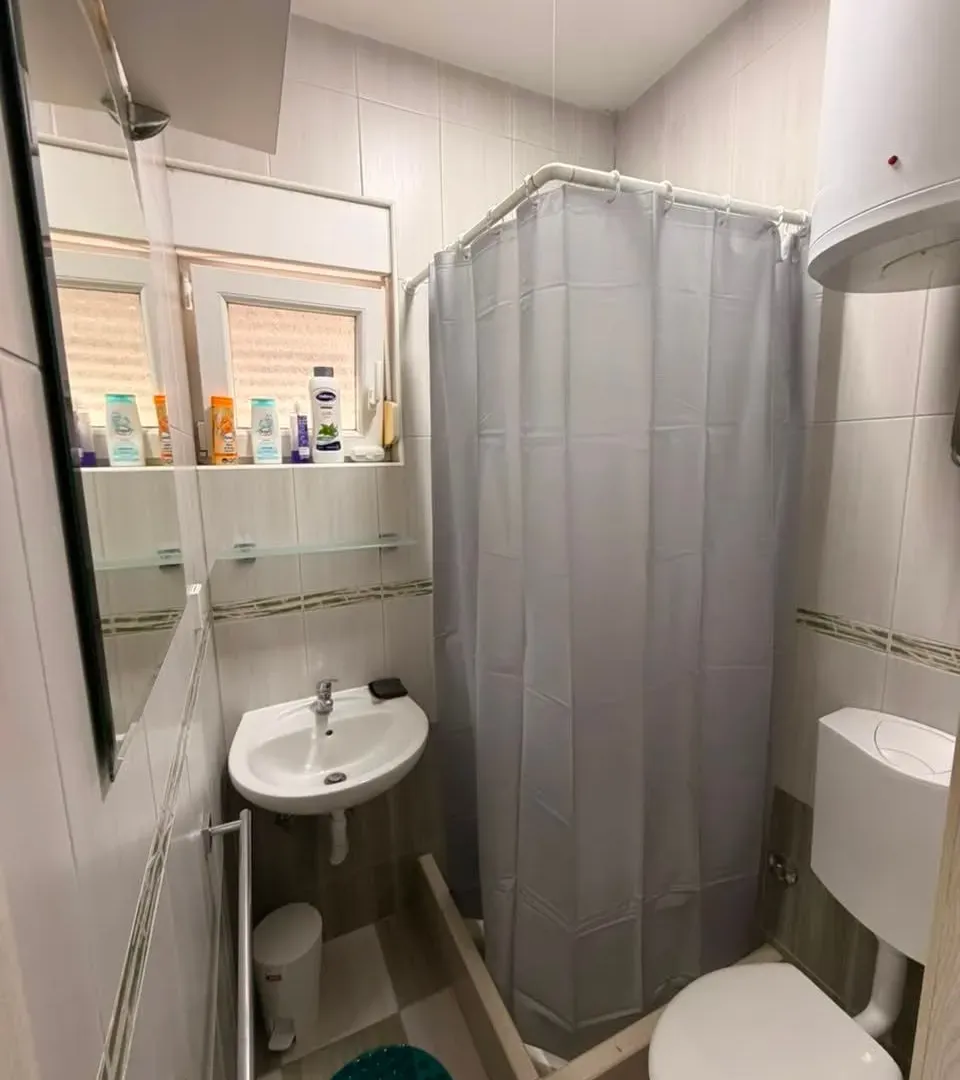 Izdavanje, jednosoban stan, 45m², Bijela, Herceg Novi