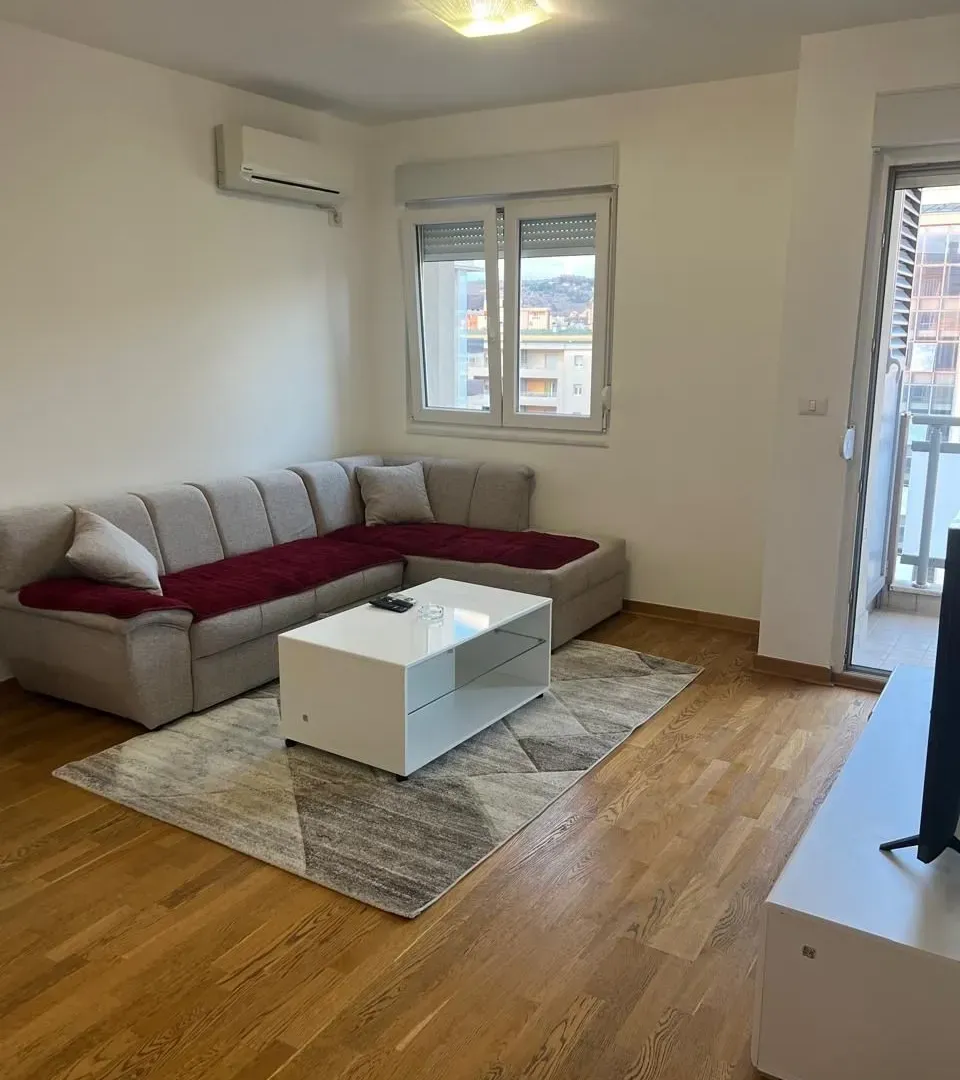 Izdavanje, jednosoban stan, 43m², City Kvart, Podgorica