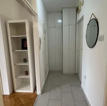 Izdavanje, jednosoban stan, 37m², City Kvart, Podgorica - image 9