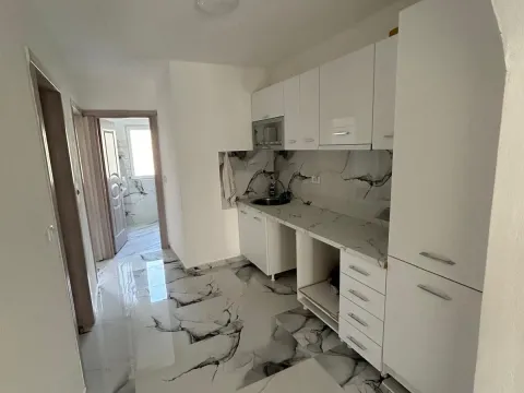 Rent, three bedroom apartment, 80m², Radanovići, Kotor - image 11