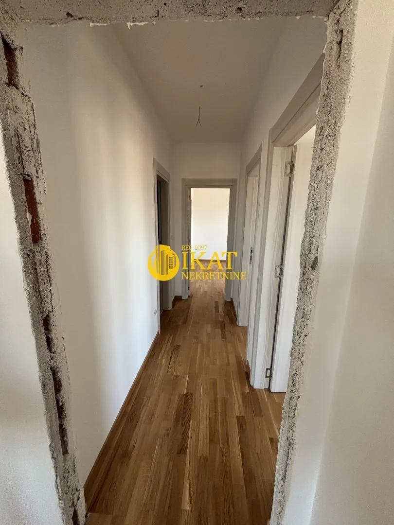 Prodaja, četvorosoban stan, 80m², Centar, Stara Pazova