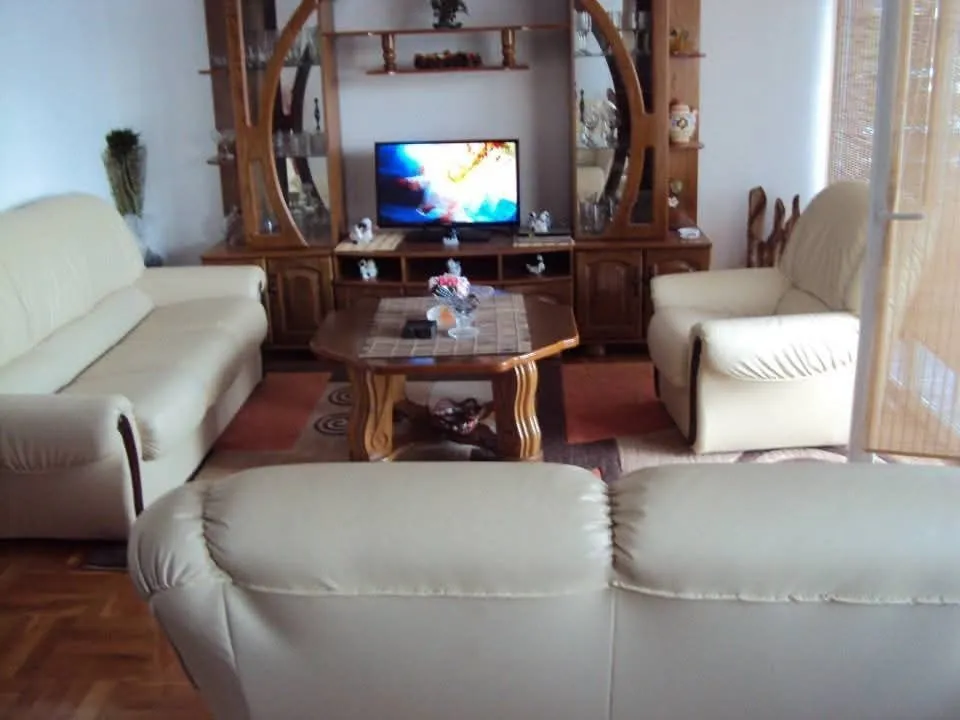 Izdavanje, jednosoban stan, 61m², Bijela, Herceg Novi