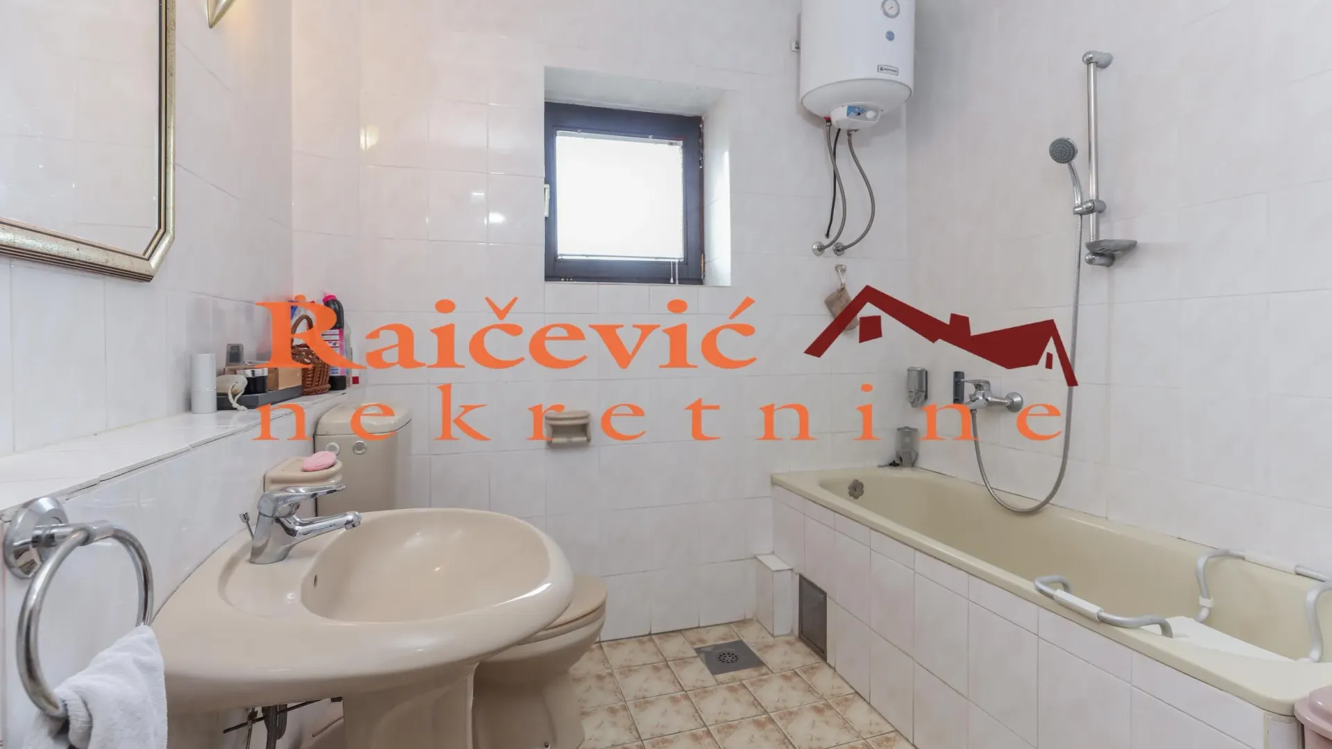 Prodaja, kuća, 370m², Voždovac Sve Podlokacije, Beograd