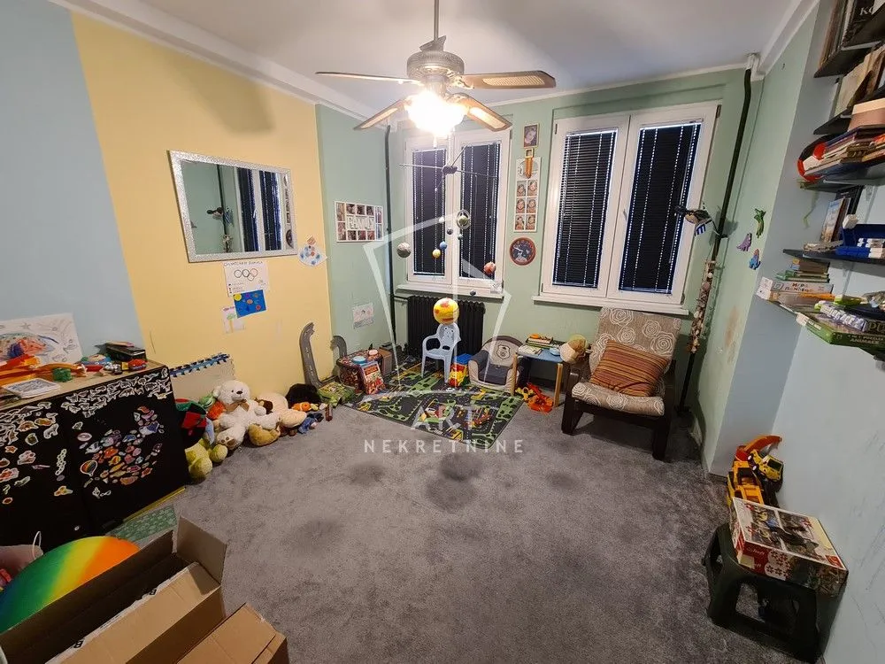 Izdavanje, trosoban stan, 72m², Vračar Sve Podlokacije, Beograd