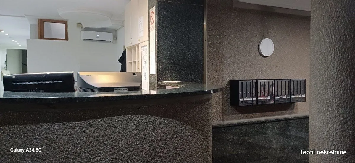Prodaja, poslovni prostor, 1000m², Vračar, Šid