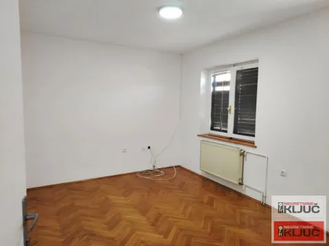Rent, house, 120m², Centar, Novi Sad - image 17