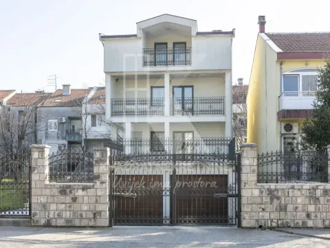 Izdavanje,  kuća, 300m2, Zabjelo, Podgorica