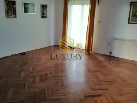 Izdavanje, kuća, 300m², City Kvart, Podgorica - image 7