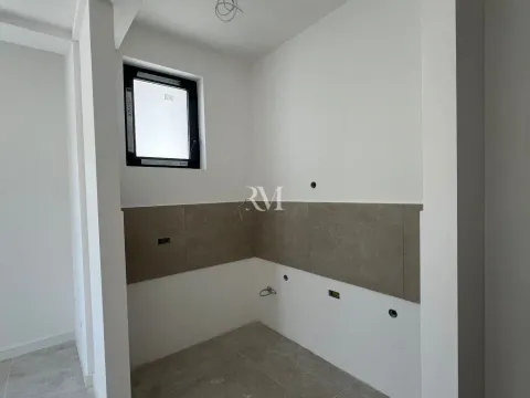 Prodaja, jednosoban stan, 48m², Dobrota, Kotor - image 7