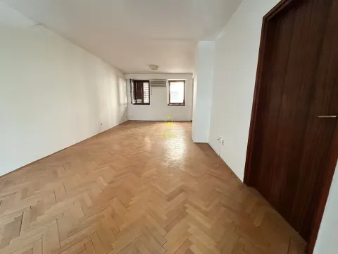 Prodaja, trosoban stan, 120m², Blok 7, Podgorica - image 2