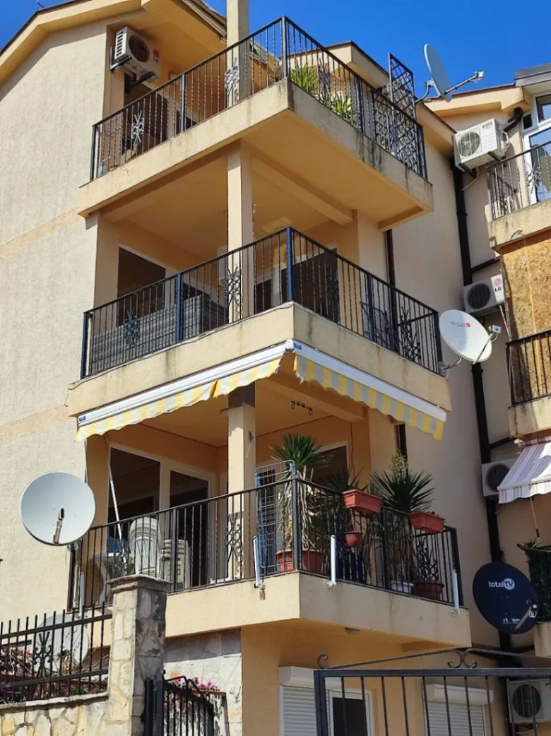 Izdavanje, jednosoban stan, 46m², Baošići, Herceg Novi