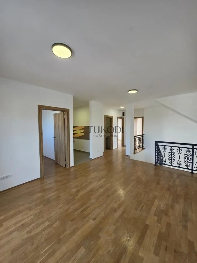 Prodaja, trosoban stan, 80m², Mišeluk, Petrovaradin