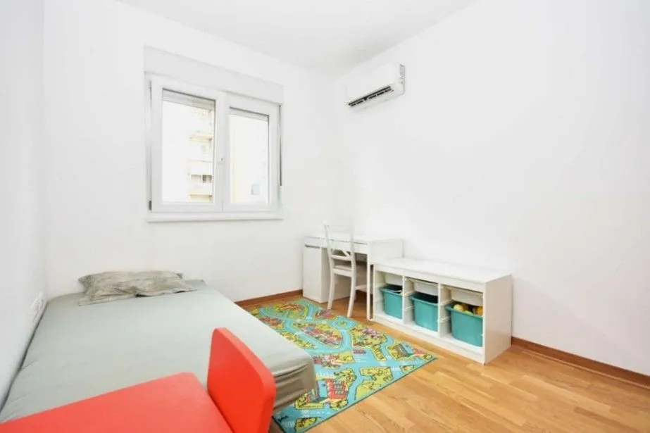 Izdavanje, dvosoban stan, 65m², City Kej, Podgorica