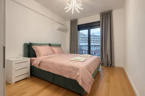 Furnished bedroom with a double bed and access to the terrace. - image 5