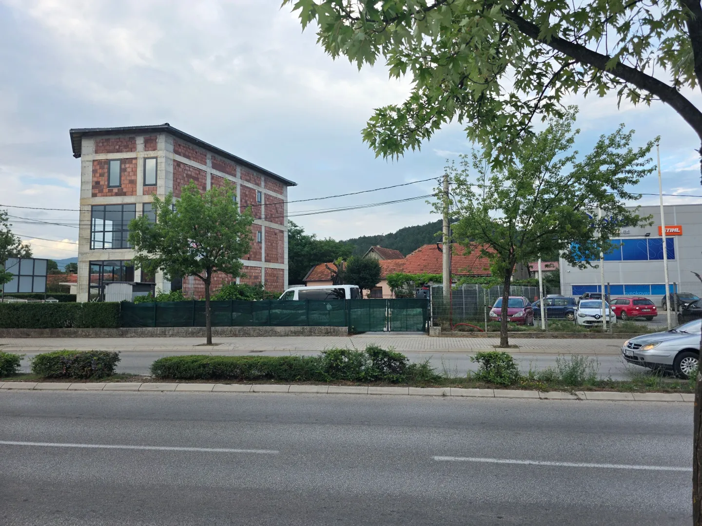 Street view of an apartment building under construction.