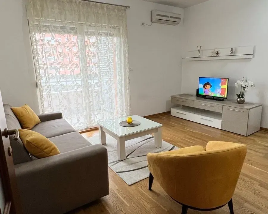 Izdavanje, jednosoban stan, 51m², City Kvart, Podgorica