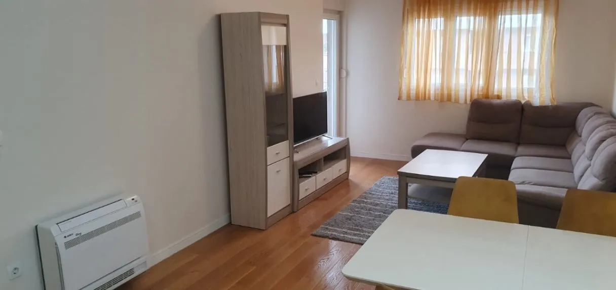 Izdavanje, dvosoban stan, 69m², Central Point, Podgorica