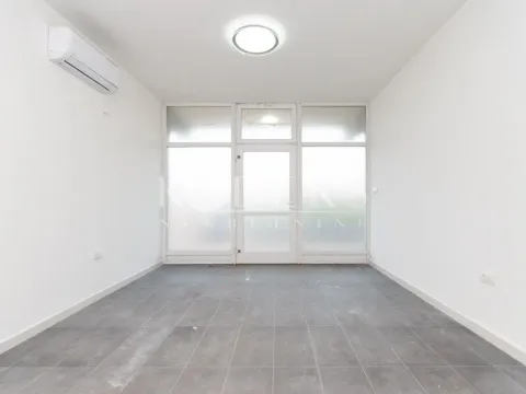 Rent, office space, 22m², Stari Aerodrom, Podgorica - image 5