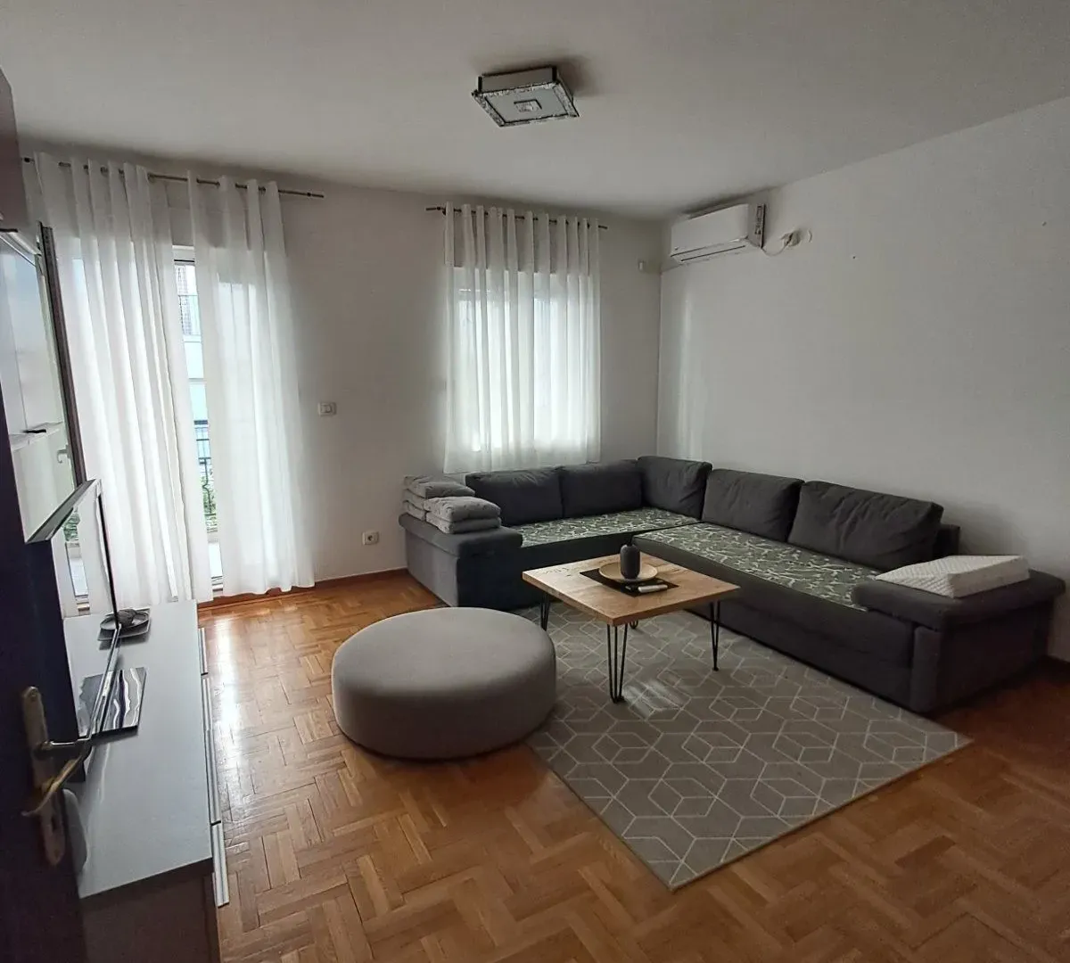 Izdavanje, jednosoban stan, 56m², Gorica C, Podgorica