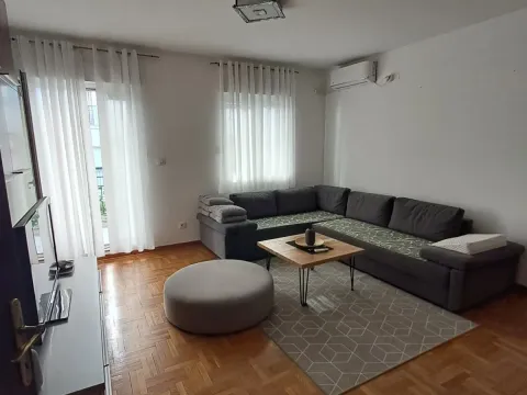 Izdavanje, jednosoban stan, 56m², Gorica C, Podgorica - image 1