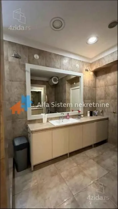 Rent, office space, 223m², Kalenić Pijaca, Vračar Sve Podlokacije
