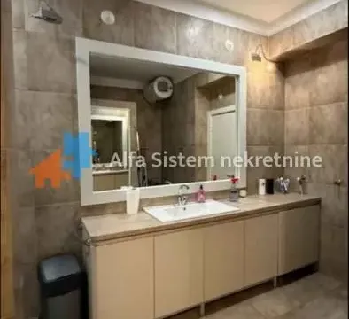 Izdavanje, poslovni prostor, 223m², Kalenić Pijaca, Vračar Sve Podlokacije - image 9