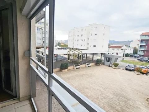 Izdavanje, jednosoban stan, 43m², Tološi, Podgorica - image 11