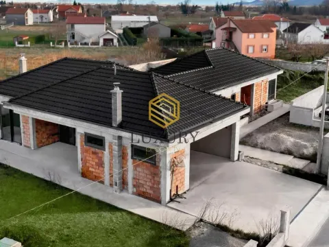 Prodaja, kuća, 259m², Donji Kokoti, Podgorica - image 4
