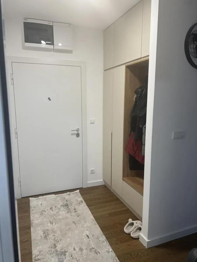 Izdavanje, jednosoban stan, 56m², Niš, Srbija