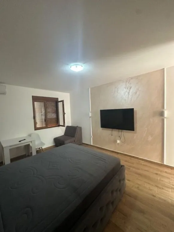 Izdavanje, jednosoban stan, 30m², Podkošljun, Budva