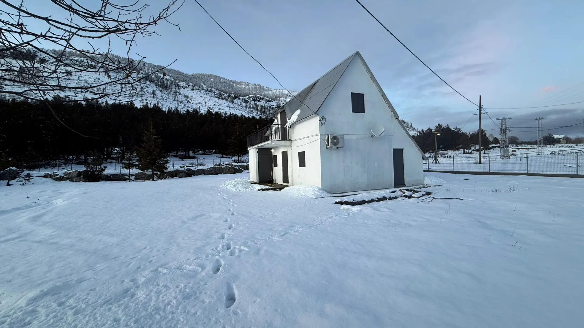 Prodaja, kuća, 100m², Kuči, Podgorica