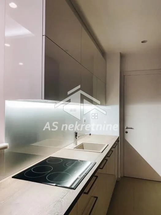 Izdavanje, trosoban stan, 68m², Čubura, Beograd