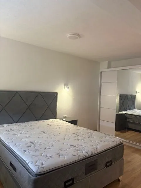 Izdavanje, trosoban stan, 130m², Vranići, Podgorica