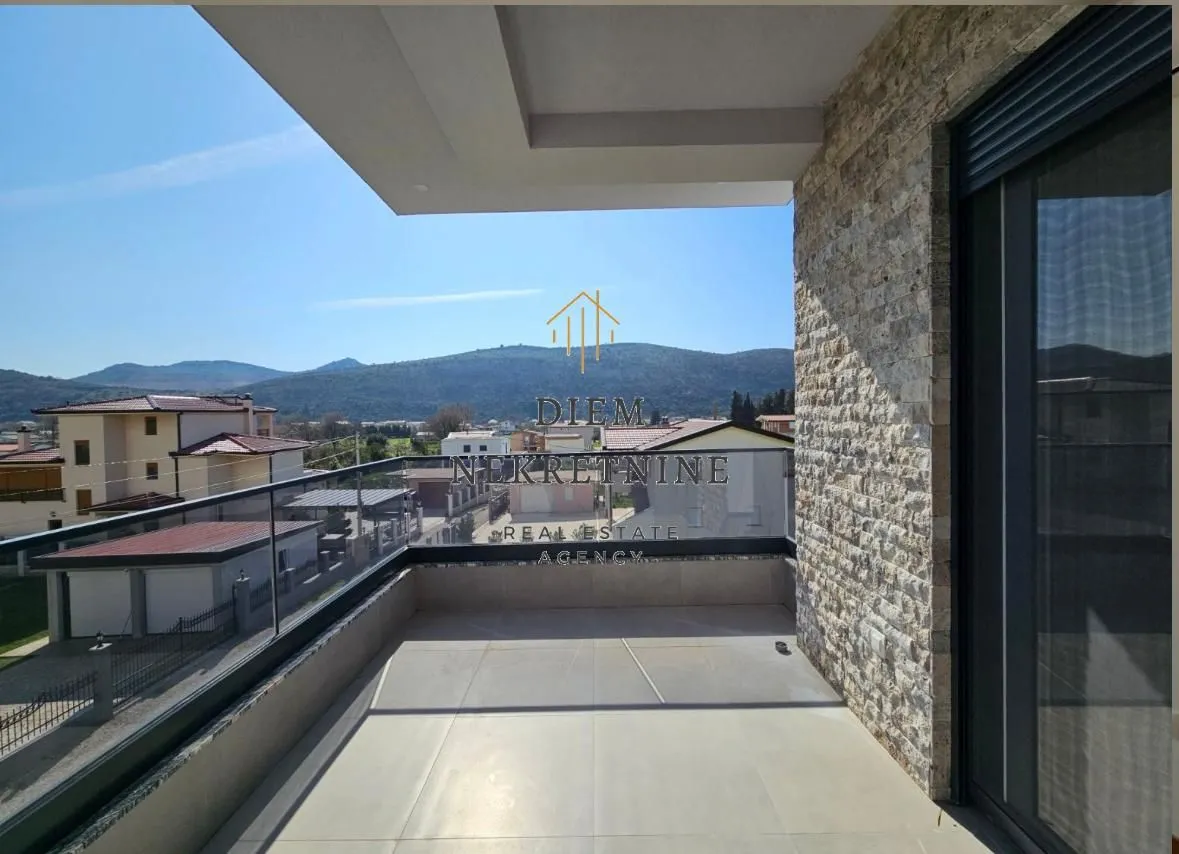 Izdavanje, dvosoban stan, 115m², Polje, Bar