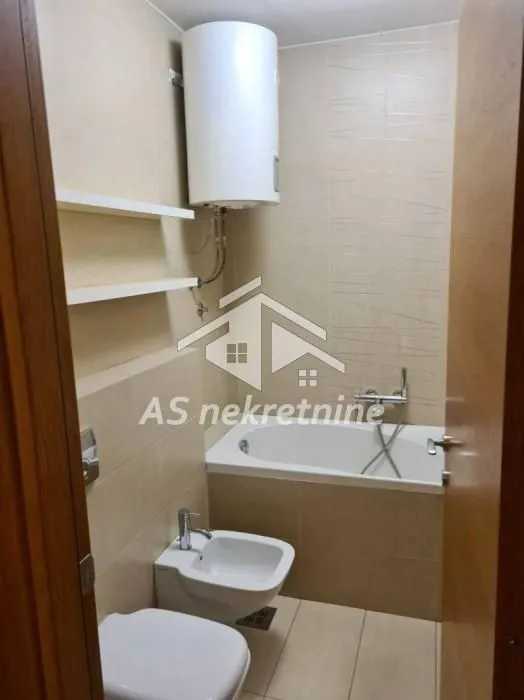 Izdavanje, trosoban stan, 82m², Vračar Hram, Vračar Sve Podlokacije