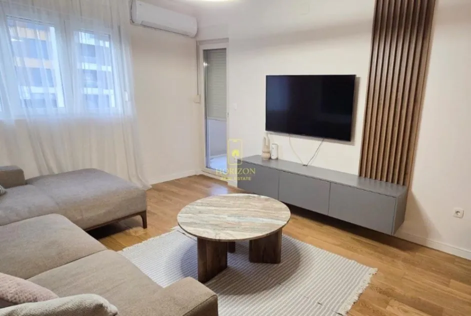 Izdavanje, jednosoban stan, 50m², Central Point, Podgorica