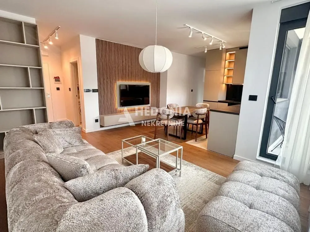 Izdavanje, trosoban stan, 65m², Vračar Sve Podlokacije, Beograd