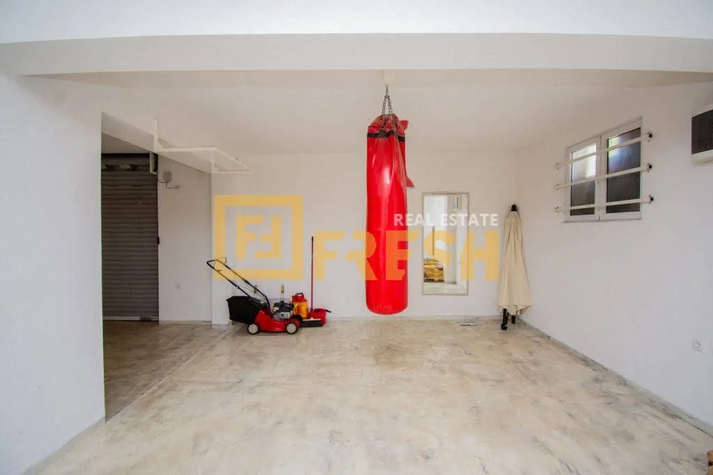 Rent, house, 320m², Gornja Gorica, Podgorica
