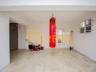 Izdavanje, kuća, 320m², Gornja Gorica, Podgorica - image 28