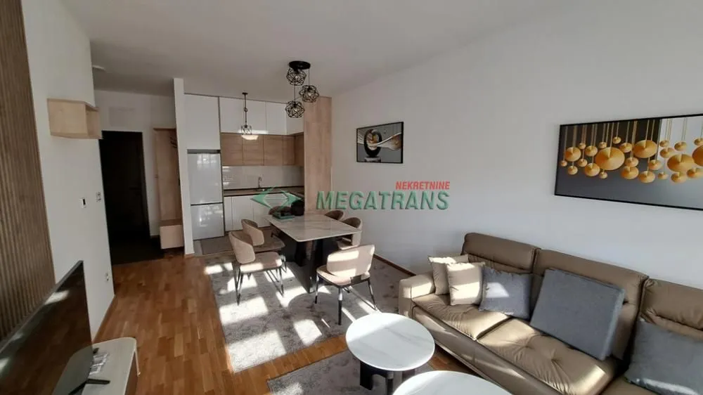 Izdavanje, trosoban stan, 67m², Salajka, Novi Sad Sve Podlokacije