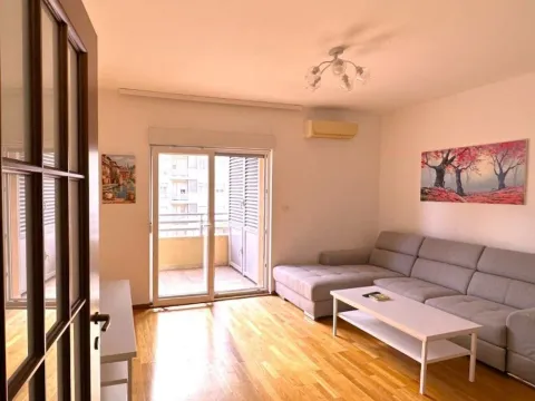 Izdavanje, stan, 50m², City Kvart, Podgorica - image 1