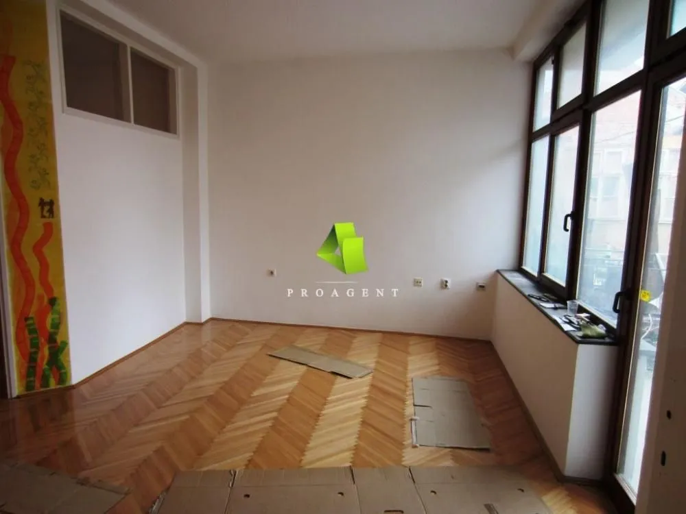 Rent, office space, 55m², Medijana, Niš