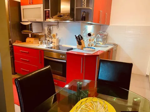 Prodaja, dvosoban stan, 70m², Stari Aerodrom, Podgorica - image 3