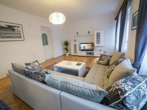 Prodaja, trosoban stan, 96m², Centar, Kolašin - image 5