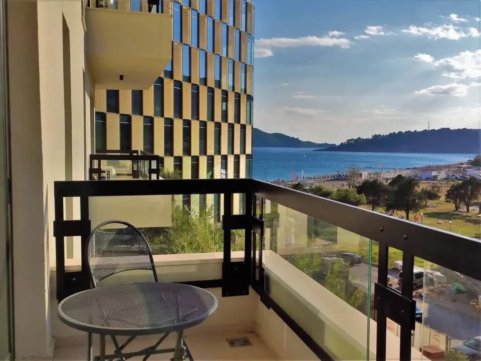Rent, two bedroom apartment, 55m², Bečići, Budva